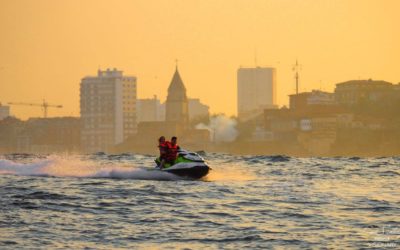 Surcar el Cantábrico en Motos de Agua