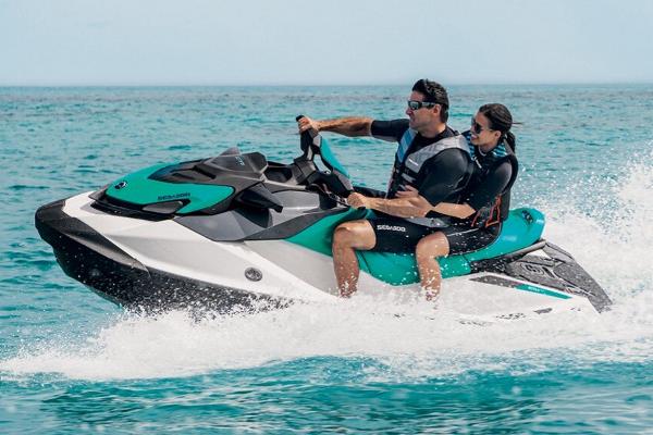 ruta en moto de agua por la costa de Gijón